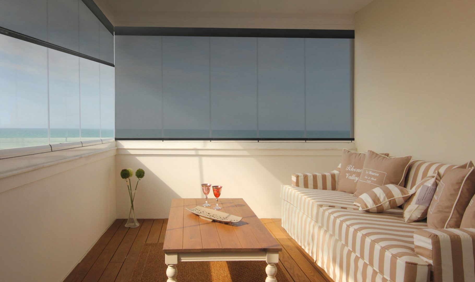 Easy-to-operate cordless solar shades for large windows