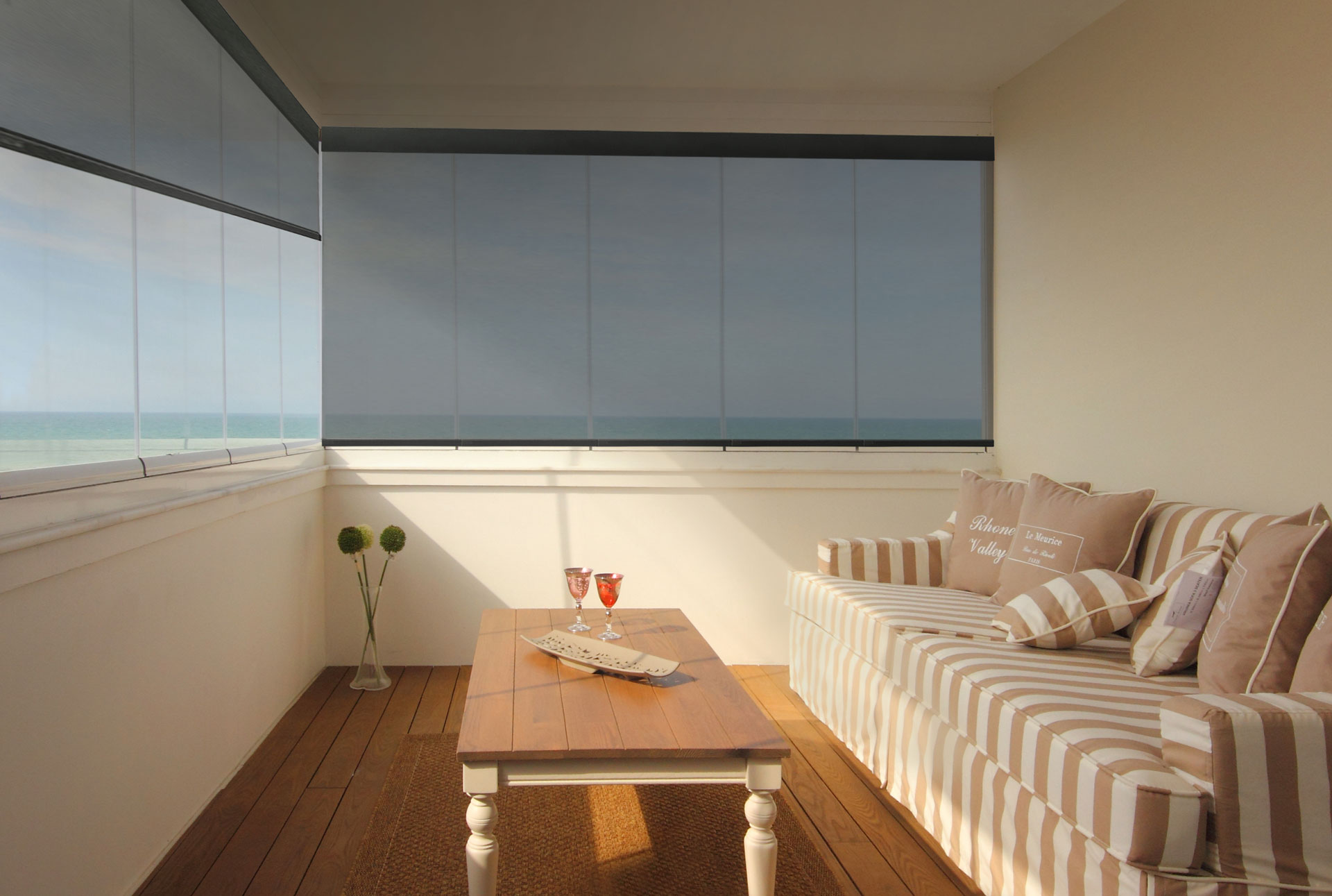 Easy-to-operate cordless solar shades for large windows